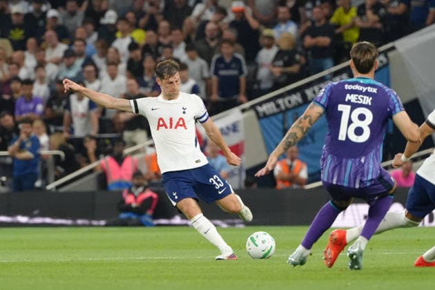 26th August 2026; Tottenham Hotspur Stadium, London, England; Carabao Cup Football, Tottenham Hotspur versus Charlton Athletic; Ben Davies of Tottenham Hotspur plays a long ball TomxMajor