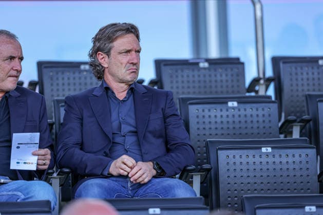 GER, Frankfurt, Eintracht Frankfurt vs. Paris Saint-Germain, UEFA Women s Champions League, Soccer, UEFA, 2026–2027 Season, Stadion am Brentanobad, 3rd Qualifying Round, First Leg: Pictured is Laurent Bonadei, Head Coach of the French Women’s National Team, Coach France. DFB and DFL regulations prohibit any use of photographs as image sequences and or quasi-video. August 26, 2026 Copyright: HMBxMedia HendrikxHamelau