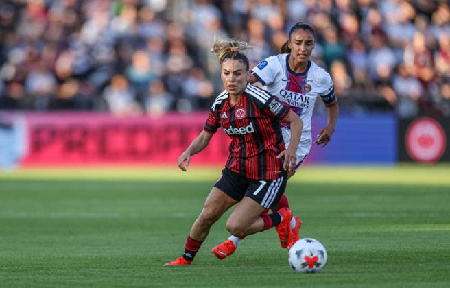 GER, Frankfurt, Eintracht Frankfurt vs. Paris Saint-Germain, UEFA Women s Champions League, Soccer, UEFA, 2026–2027 Season, Stadion am Brentanobad, 3rd Qualifying Round, First Leg: Pictured from left: Ereleta Memeti, Eintracht Frankfurt Women s Team 7, Sakina Karchaoui, Paris Saint-Germain Women 7. DFB and DFL regulations prohibit any use of photographs as image sequences and or quasi-video. August 26, 2026 Copyright: HMBxMedia HendrikxHamelau