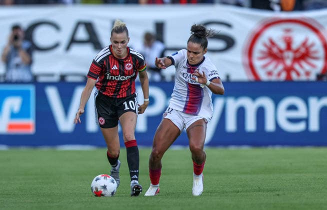 GER, Frankfurt, Eintracht Frankfurt vs. Paris Saint-Germain, UEFA Women s Champions League, Soccer, UEFA, 2026–2027 season, Stadion am Brentanobad, 3rd qualifying round, first leg (pictured from left): Laura Freigang, Eintracht Frankfurt Women s Team No. 10, Isabela, Paris Saint-Germain Women’s Team No. 12. DFB and DFL regulations prohibit any use of photographs as image sequences and or quasi-video. August 26, 2026 Copyright: HMBxMedia HendrikxHamelau