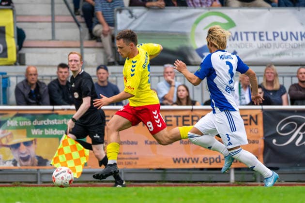 Tobias Fagerström, SV Atlas Delmenhorst, 9; Toshiaki Miyamoto, BSV Kickers Emden, 3; German Soccer, Regionalliga Nord, 2026–27 Season, Matchday 5, August 26, 2026; SV Atlas Delmenhorst vs. BSV Kickers Emden, Stadium on Düsternortstraße, Delmenhorst, Lower Saxony Copyright: xLeonxFrickx