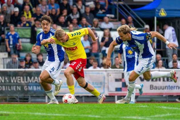 Marcel Raßmann, Marcel Rassmann, SV Atlas Delmenhorst, 11, Ole Kühling, BSV Kickers Emden, 34, Peer Mahncke, BSV Kickers Emden, 5, German Soccer, Regionalliga Nord, 2026–27 Season, Matchday 5, August 26, 2026, SV Atlas Delmenhorst vs. BSV Kickers Emden, Stadium on Düsternortstraße, Delmenhorst, Lower Saxony Copyright: xLeonxFrickx