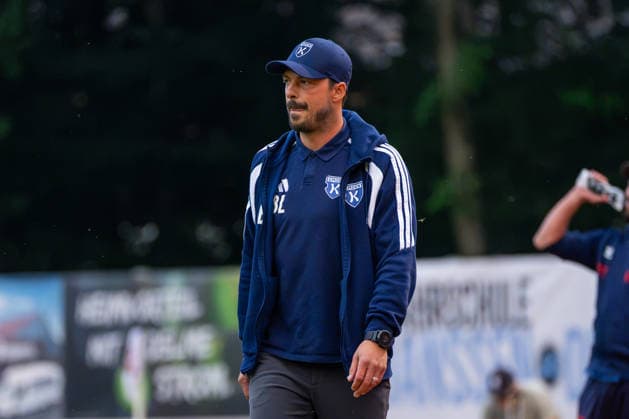 Björn Lindemann, Coach, BSV Kickers Emden, German Soccer, Regionalliga Nord, 2026–27 Season, Matchday 5, August 26, 2026, SV Atlas Delmenhorst vs. BSV Kickers Emden, Stadium on Düsternortstraße, Delmenhorst, Lower Saxony Copyright: xLeonxFrickx