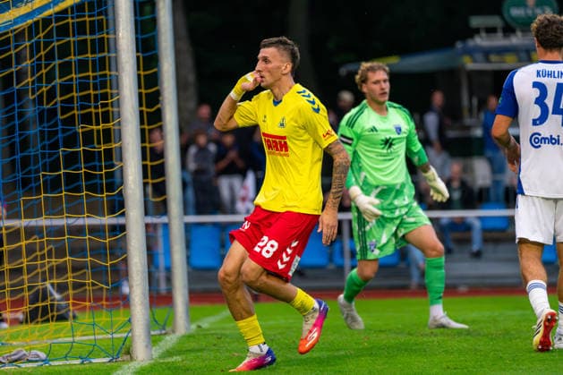 Steffen Rohwedder scores the 2-0 goal for SV Atlas Delmenhorst, 28, joy, celebration, emotions, German soccer, Regionalliga Nord, 2026-27 season, Matchday 5, August 26, 2026, SV Atlas Delmenhorst vs. BSV Kickers Emden, Stadium on Düsternortstraße, Delmenhorst, Lower Saxony Copyright: xLeonxFrickx