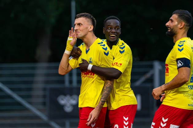 Goal for the 2-0 lead by Steffen Rohwedder, SV Atlas Delmenhorst, 28, Andrà Ndiaye, Andre Ndiaye, SV Atlas Delmenhorst, 3, Ibrahim Temin, SV Atlas Delmenhorst, 5, joy, celebration, emotions, German soccer, Regionalliga Nord, 2026–27 season, Matchday 5, August 26, 2026, SV Atlas Delmenhorst vs. BSV Kickers Emden, Düsternortstraße Stadium, Delmenhorst, Lower Saxony Copyright: xLeonxFrickx