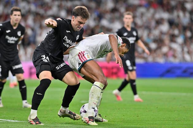 August 26, 2026, Madrid, Madrid, Spain: 5 JUDE BELLINGHAM of Real Madrid CF disputes a ball during the match on the second matchday of the 2026 27 National League First Division Championship between REAL MADRID C.F. and REAL SOCIEDAD, played at the Bernabo u Stadium on August 26, 2026, in Madrid, Spain. REAL MADRID C.F. Vs. REAL SOCIEDAD - 2026 27 National League First Division Championship (08 26 26)  - ZUMAc312 20260826_zsp_c312_275 Copyright: xOscarxManuelxSanchezx