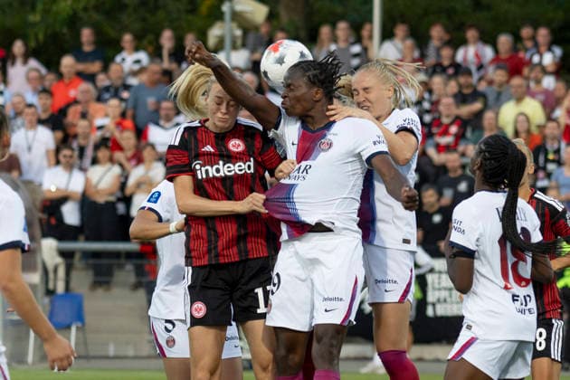 UWCL Qualifier: Eintracht Frankfurt vs. Paris Saint-Germain, August 26, 2026. A header duel following a corner kick between Amanda Ilestedt (Eintracht Frankfurt, No. 13), Merveille Kanjinga (Paris Saint-Germain, PSG, No. 19), and Paulina Dudek (Paris Saint-Germain, PSG, No. 4), Eintracht Frankfurt vs. Paris Saint-Germain, Frankfurt, Stadion am Brentanobad, August 26, 2026 Copyright: xBEAUTIFULxSPORTS Gawlikx