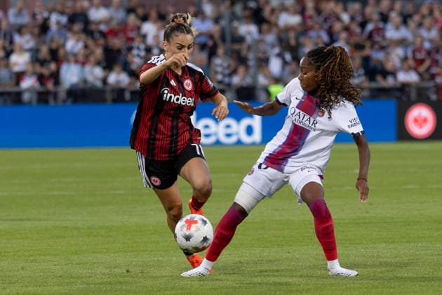 UWCL Qualifier: Eintracht Frankfurt vs. Paris Saint-Germain, August 26, 2026. Ereleta Memeti of Eintracht Frankfurt scores the 7th goal as Tara Elimbi Gilbert of Paris Saint-Germain (PSG) misses the 20th, Eintracht Frankfurt vs. Paris Saint-Germain, Frankfurt, Stadion am Brentanobad, August 26, 2026 Copyright: xBEAUTIFULxSPORTS Gawlikx