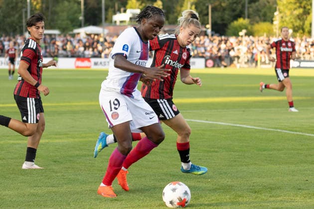 UWCL Qualifier: Eintracht Frankfurt vs. Paris Saint-Germain, August 26, 2026. Merveille Kanjinga (Paris Saint-Germain, PSG, 19) and Nina Lührßen (Eintracht Frankfurt, 11) battle for the ball, Eintracht Frankfurt vs. Paris Saint-Germain, Frankfurt, Stadion am Brentanobad, August 26, 2026 Copyright: xBEAUTIFULxSPORTS Gawlikx