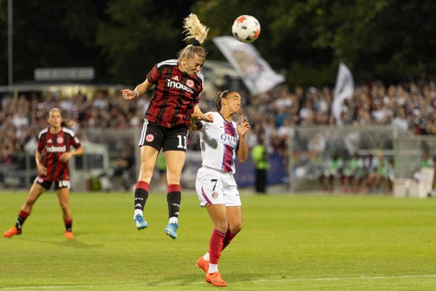 UWCL Qualifier: Eintracht Frankfurt vs. Paris Saint-Germain, August 26, 2026; Nina Lührßen Lührssen (Eintracht Frankfurt) 11, Sakina Karchaoui (Paris Saint-Germain, PSG) 7 in a header duel, Eintracht Frankfurt vs. Paris Saint-Germain, Frankfurt, Stadion am Brentanobad, August 26, 2026 Copyright: xBEAUTIFULxSPORTS Gawlikx