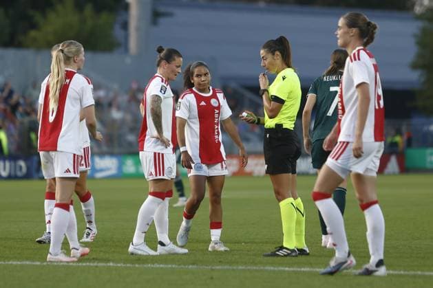 AMSTERDAM , 26-08-2026, Sportcomplex De Toekomst , Champions League Women , football , Third qualifying round 1st leg season 2026 2027 , match between Ajax and Real Madrid (women) , picture shows Ajax player Sherida Spitse , Ajax player Ella Touon , Referee Maria Sole Ferrieri Caputi Ajax - Real Madrid (women)  x206075737x Copyright: