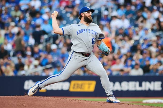 August 26, 2026, Toronto, On, Canada: Kansas City Royals pitcher Randy Dobnak (62) works against the Toronto Blue Jays during first inning MLB, Baseball Herren, USA baseball action in Toronto, on Wednesday, Aug. 26, 2026. Canada News - August 26, 2026 - ZUMAc35_ 20260826_zaf_c35_058 Copyright: xSammyxKoganx