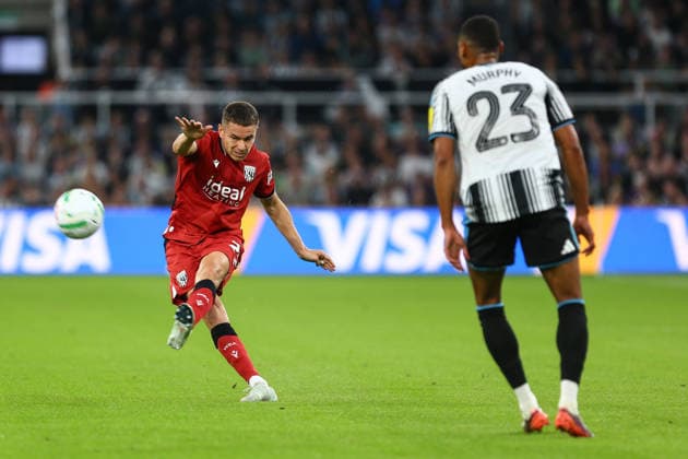 NEWCASTLE UPON TYNE, ENGLAND, AUGUST 26: Conor Townsend of West Bromwich Albion crosses the ball during a Carabao Cup Second Round match between Newcastle United and West Bromwich Albion at St James Park on August 26, 2026 in Newcastle Upon Tyne, England. (Photo by Zach Forster Sports Press Photo) Copyright: xZachxForster SportsxPressxPhotox Sportspressphoto_SPR216578