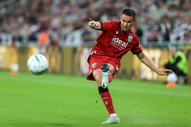 NEWCASTLE UPON TYNE, ENGLAND, AUGUST 26: Conor Townsend of West Bromwich Albion crosses the ball during a Carabao Cup Second Round match between Newcastle United and West Bromwich Albion at St James Park on August 26, 2026 in Newcastle Upon Tyne, England. (Photo by Zach Forster Sports Press Photo) Copyright: xZachxForster SportsxPressxPhotox Sportspressphoto_SPR216583