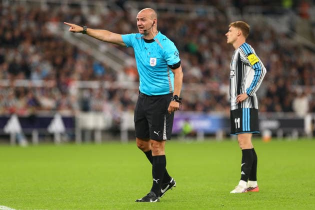 NEWCASTLE UPON TYNE, ENGLAND, AUGUST 26: Referee Robert Madley gestures during a Carabao Cup Second Round match between Newcastle United and West Bromwich Albion at St James Park on August 26, 2026 in Newcastle Upon Tyne, England. (Photo by Zach Forster Sports Press Photo) Copyright: xZachxForster SportsxPressxPhotox Sportspressphoto_SPR216586