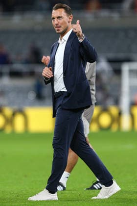 NEWCASTLE UPON TYNE, ENGLAND, AUGUST 26: Newcastle United manager Matthias Jaissle encourages the fans after the Carabao Cup Second Round match between Newcastle United and West Bromwich Albion at St James Park on August 26, 2026 in Newcastle Upon Tyne, England. (Photo by Zach Forster Sports Press Photo) Copyright: xZachxForster SportsxPressxPhotox Sportspressphoto_SPR216592