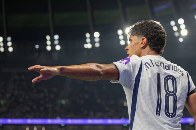 Tottenham Hotspur v Charlton Athletic, EFL Carabao Cup, Second Round, Football, Tottenham Hotspur Stadium, London, UK - 26 Aug 2026 Mateus Fernandes of Tottenham Hotspur prepares to takes corner. London Tottenham Hotspur Stadium Tottenham GBR, UK NEWSPAPERS OUT Copyright: xEllixBirchx