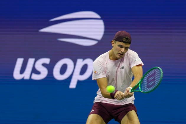 2026 US Open Mixed Doubles Championship semifinals Jakub Mensik of Czechia in action while playing with Karolina Muchova of Czechia during the semifinal round of the Mixed Doubles Championship against Mirra Andreeva and Andrey Rublev of Russia at the Arthur Ashe Stadium in the USTA Billie Jean King National Tennis Center in Flushing Meadows, New York, USA, 26 August 2026. FLUSHING MEADOWS NEW YORK UNITED STATES  Copyright: xSARAHxYENESELx