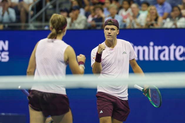2026 US Open Mixed Doubles Championship semifinals Karolina Muchova (front) and Jakub Mensik (back) of Czechia react during the semifinal round of the Mixed Doubles Championship against Mirra Andreeva and Andrey Rublev of Russia at the Arthur Ashe Stadium in the USTA Billie Jean King National Tennis Center in Flushing Meadows, New York, USA, 26 August 2026. FLUSHING MEADOWS NEW YORK UNITED STATES  Copyright: xSARAHxYENESELx