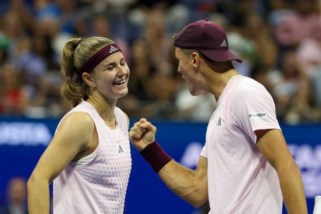 2026 US Open Mixed Doubles Championship semifinals Karolina Muchova (L) and Jakub Mensik (R) of Czechia react to winning the semifinal round of the Mixed Doubles Championship against Mirra Andreeva and Andrey Rublev of Russia at the Arthur Ashe Stadium in the USTA Billie Jean King National Tennis Center in Flushing Meadows, New York, USA, 26 August 2026. FLUSHING MEADOWS NEW YORK UNITED STATES  Copyright: xSARAHxYENESELx