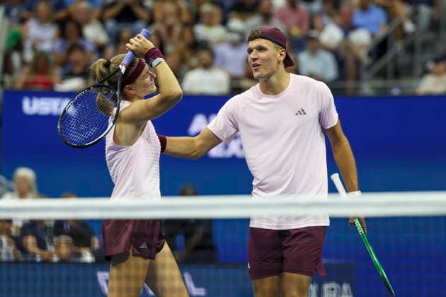 2026 US Open Mixed Doubles Championship semifinals Karolina Muchova (L) and Jakub Mensik (R) of Czechia react during the semifinal round of the Mixed Doubles Championship against Mirra Andreeva and Andrey Rublev of Russia at the Arthur Ashe Stadium in the USTA Billie Jean King National Tennis Center in Flushing Meadows, New York, USA, 26 August 2026. FLUSHING MEADOWS NEW YORK UNITED STATES  Copyright: xSARAHxYENESELx