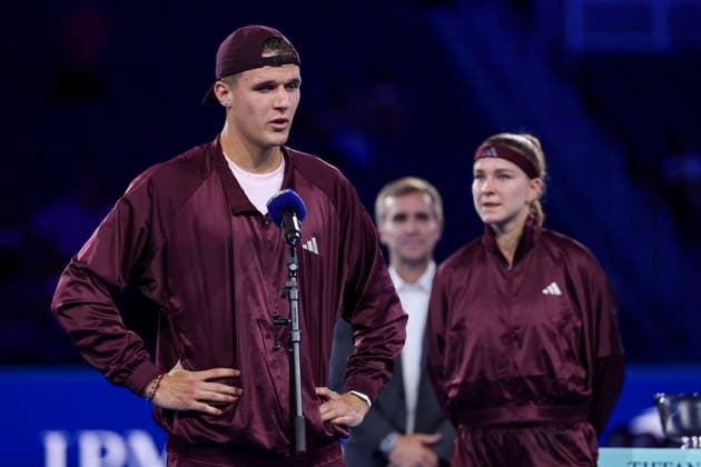 2026 US Open Mixed Doubles Championship Jakub Mensik (L) and Karolina Muchova (R) of Czechia speak to the audience after winning the final round of the Mixed Doubles Championship against Belinda Bencic of Switzerland and Flavio Cobolli of Italy at the Arthur Ashe Stadium in the USTA Billie Jean King National Tennis Center in Flushing Meadows, New York, USA, 26 August 2026. FLUSHING MEADOWS NEW YORK UNITED STATES  Copyright: xSARAHxYENESELx