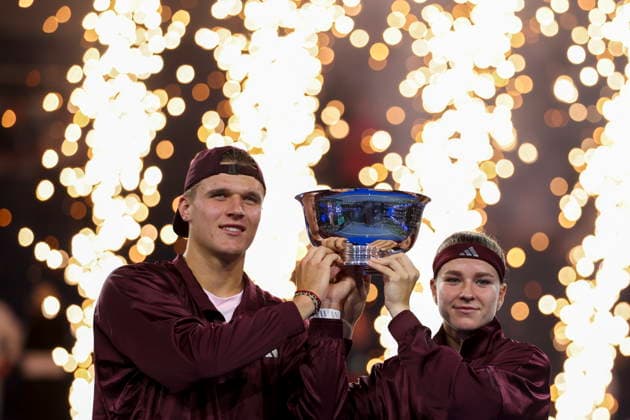 2026 US Open Mixed Doubles Championship epaselect Jakub Mensik (L) and Karolina Muchova (R) of Czechia pose with their trophy after winning the final round of the Mixed Doubles Championship against Belinda Bencic of Switzerland and Flavio Cobolli of Italy at the Arthur Ashe Stadium in the USTA Billie Jean King National Tennis Center in Flushing Meadows, New York, USA, 26 August 2026. FLUSHING MEADOWS NEW YORK UNITED STATES  Copyright: xSARAHxYENESELx