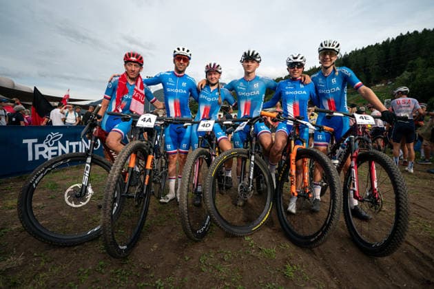 UCI MTB World Championship, WM, Weltmeisterschaft - Val Di Sole 2026 The Czech team celebrates after finishing the Team Relay at the UCI Mountain Bike World Championships Val di Sole 2026 in Val di Sole, Italy, on August 26, 2026. Val di Sole Italy  Copyright: xFilipxBezdÄ›kx originalFilename:bezdek-notitle260826_np8av.jpg
