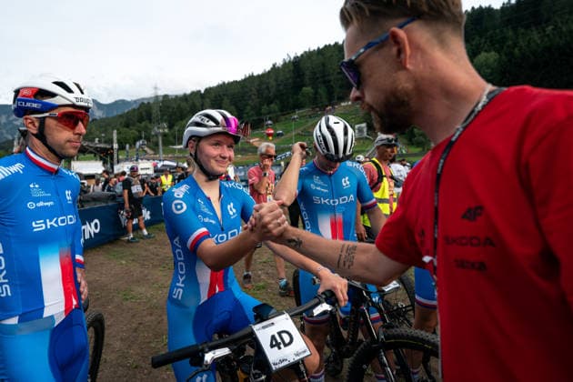 UCI MTB World Championship, WM, Weltmeisterschaft - Val Di Sole 2026 The Czech team celebrates after finishing the Team Relay at the UCI Mountain Bike World Championships Val di Sole 2026 in Val di Sole, Italy, on August 26, 2026. Val di Sole Italy  Copyright: xFilipxBezdÄ›kx originalFilename:bezdek-notitle260826_npfiP.jpg