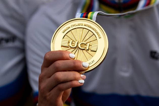 UCI MTB World Championship, WM, Weltmeisterschaft - Val Di Sole 2026 Valentina Corvi of Italy, World Champion in the Team Relay, celebrates on the podium during the UCI Mountain Bike World Championships Val di Sole 2026 in Val di Sole, Italy, on August 26, 2026. Val di Sole Italy  Copyright: xFilipxBezdÄ›kx originalFilename:bezdek-notitle260826_npkin.jpg