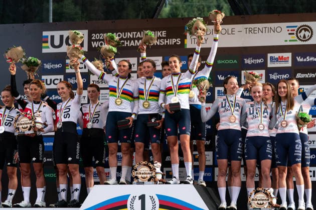 UCI MTB World Championship, WM, Weltmeisterschaft - Val Di Sole 2026 The podium ceremony for the Team Relay takes place during the UCI Mountain Bike World Championships Val di Sole 2026 in Val di Sole, Italy, on August 26, 2026. Val di Sole Italy  Copyright: xFilipxBezdÄ›kx originalFilename:bezdek-notitle260826_nplHr.jpg