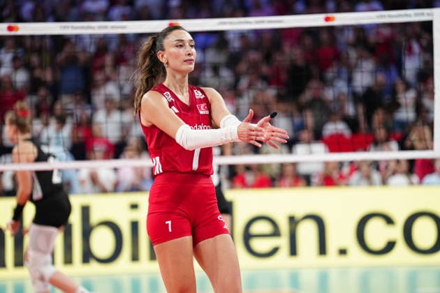 Turkiye v Germany - CEV Trendyol EuroVolley 2026 Hande Baladin of Turkey looks on during the CEV Trendyol EuroVolley 2026 Pool A match between Turkey and Germany at Sinan Erdem Sports Hall in Istanbul, Turkey, on August 26, 2026. Istanbul Istanbul Turkey  Copyright: xYagizxGurtugx originalFilename:gurtug-trkiyevg260826_np1IU.jpg