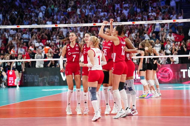 Turkiye v Germany - CEV Trendyol EuroVolley 2026 Turkey celebrates victory after the CEV Trendyol EuroVolley 2026 Pool A match between Turkey and Germany at Sinan Erdem Sports Hall in Istanbul, Turkey, on August 26, 2026. Istanbul Istanbul Turkey  Copyright: xYagizxGurtugx originalFilename:gurtug-trkiyevg260826_npHDB.jpg
