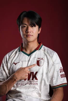 27.08..2026, GER, Fussball, Herren, FC Augsburg, Bundesliga, Unterschrift, Youngwoo Seol, FCA, FCA-Neuzugang Youngwoo Seol Augsburg *** August 27, 2026, GER, Soccer, Men s, FC Augsburg, Bundesliga, Signing, Youngwoo Seol, FCA, FCA New Signing Youngwoo Seol Augsburg