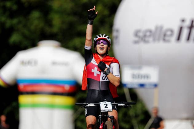 2026 UCI Mountain Bike World Championships Picture by Alex Whitehead SWpix.com - 27 08 2026 - Cycling - 2026 UCI Mountain Bike World Championships - Val di Sole, Trentino, Italy - Cross-country Olympic (XCO) - Women Junior - Anja Grossmann (Switzerland) wins to become World Champion Copyright: x xSWpix.comx(t axPhotographyxHubxLtd)xAlexxWhitehead SWpix.comx SWP-3030-19743