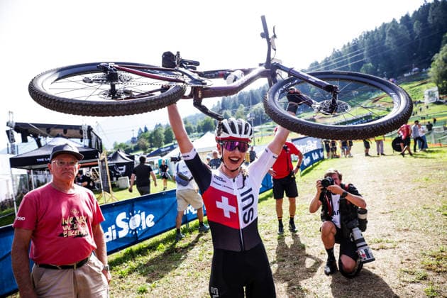 2026 UCI Mountain Bike World Championships Picture by Ed Sykes SWpix.com - 27 08 2026 - Cycling - 2026 UCI Mountain Bike World Championships - Val di Sole, Trentino, Italy - Cross-country Olympic (XCO) - Women Junior - Anja Grossmann (Switzerland) wins to become World Champion Copyright: x xSWpix.comx(t axPhotographyxHubxLtd)xEdxSykes SWpix.comx SWP-3030-19764