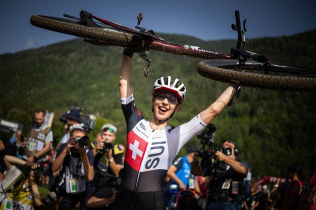 2026 UCI Mountain Bike World Championships Picture by Michal Cerveny SWpix.com - 27 08 2026 - Cycling - 2026 UCI Mountain Bike World Championships - Val di Sole, Trentino, Italy - XCO Women Junior - Anja Grossmann (Switzerland) Val di Sole Val di Sole Italy Copyright: x xSWpix.comx(t axPhotographyxHubxLtd)xMichalxCerveny SWpix.comx SWP-3030-19838