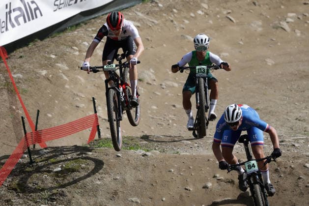 August 27, 2026, Daolasa di Commezzadura, Val di Sole Bikeland, 2026 UCI MTB World Championships Men s Junior XCO Cross Country Olympic: Josef Kuchar 84 CZE, Joel Stoffel 66 SUI and Daniel Santiago Moreno Garcia 113 MEX Daolasa di Commezzadura Val di Sole Bikeland Trento, Italy Copyright: xJustPictures.ch FrancescoxMinghettix jp-en-FrMi-MNG_0089