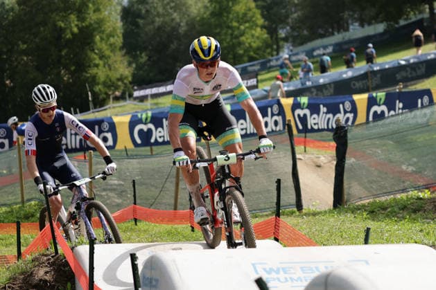 August 27, 2026, Daolasa di Commezzadura, Val di Sole Bikeland, 2026 UCI MTB World Championships Men s Junior XCO Cross Country Olympic: Connor Wright (3, AUS) and Noa Filippi (16, FRA), Daolasa di Commezzadura, Val di Sole Bikeland, Trento, Italy Copyright: xJustPictures.ch FrancescoxMinghettix jp-en-FrMi-MNG_0173