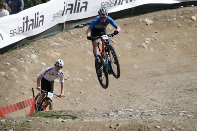 August 27, 2026, Daolasa di Commezzadura, Val di Sole Bikeland, 2026 UCI MTB World Championship Men s Junior XCO Cross Country Olympic: Arvid Lindén 74 SWE and Julius Klose 77 GER, Daolasa di Commezzadura, Val di Sole Bikeland, Trento, Italy Copyright: xJustPictures.ch FrancescoxMinghettix jp-en-FrMi-MNG_0086