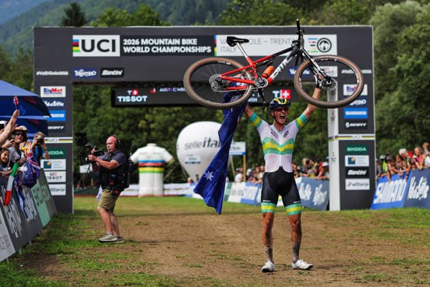 2026 UCI Mountain Bike World Championships Picture by Alex Whitehead SWpix.com - 27 08 2026 - Cycling - 2026 UCI Mountain Bike World Championships - Val di Sole, Trentino, Italy - Cross-country Olympic (XCO) - Men Junior - Connor Wright (Australia) wins to become World Champion Copyright: x xSWpix.comx(t axPhotographyxHubxLtd)xAlexxWhitehead SWpix.comx SWP-3030-19896