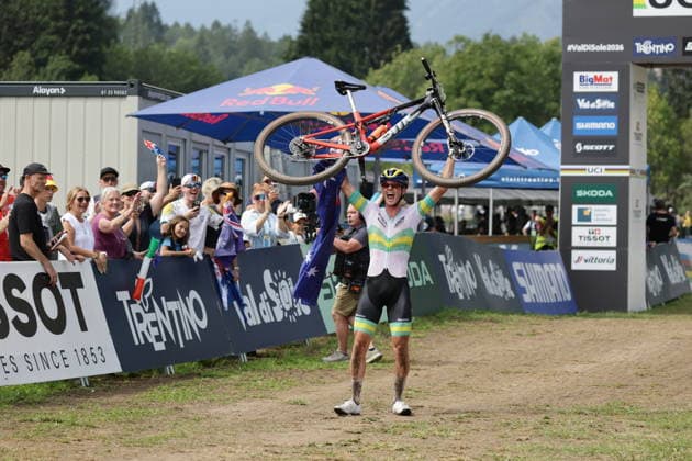 August 27, 2026, Daolasa di Commezzadura, Val di Sole Bikeland, 2026 UCI MTB World Championships Men’s Junior XCO Cross Country Olympic: Connor Wright (3, AUS) celebrates his solo victory at the finish line of the Men’s Junior Cross Country Olympic World Championship in Daolasa di Commezzadura, Val di Sole Bikeland, Trento, Italy Copyright: xJustPictures.ch FrancescoxMinghettix jp-en-FrMi-MNG_0301