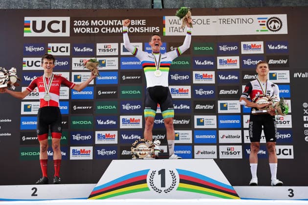 2026 UCI Mountain Bike World Championships Picture by Alex Whitehead SWpix.com - 27 08 2026 - Cycling - 2026 UCI Mountain Bike World Championships - Val di Sole, Trentino, Italy - Cross-country Olympic (XCO) - Men Junior Podium - Connor Wright (Australia) wins the Gold Medal to become World Champion with Michael Hettegger (Austria) receiving the Silver Medal and Marwan Barhoumi (Switzerland) receiving the Bronze Medal Copyright: x xSWpix.comx(t axPhotographyxHubxLtd)xAlexxWhitehead SWpix.comx SWP-3030-19944