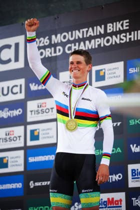 2026 UCI Mountain Bike World Championships Picture by Ed Sykes SWpix.com - 27 08 2026 - Cycling - 2026 UCI Mountain Bike World Championships - Val di Sole, Trentino, Italy - Cross-country Olympic (XCO) - Men Junior Podium - Connor Wright (Australia) wins the Gold Medal to become World Champion Copyright: x xSWpix.comx(t axPhotographyxHubxLtd)xEdxSykes SWpix.comx SWP-3030-19945
