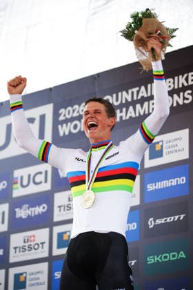 2026 UCI Mountain Bike World Championships Picture by Ed Sykes SWpix.com - 27 08 2026 - Cycling - 2026 UCI Mountain Bike World Championships - Val di Sole, Trentino, Italy - Cross-country Olympic (XCO) - Men Junior Podium - Connor Wright (Australia) wins the Gold Medal to become World Champion Copyright: x xSWpix.comx(t axPhotographyxHubxLtd)xEdxSykes SWpix.comx SWP-3030-19947