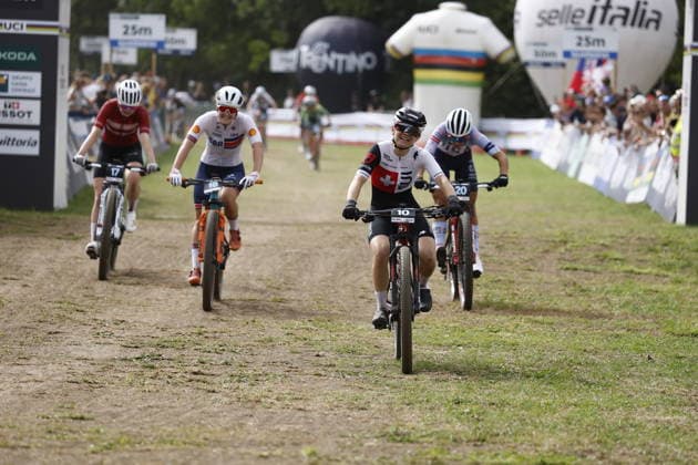 August 27, 2026, Daolasa di Commezzadura, Val di Sole Bikeland, 2026 UCI MTB World Championships Women’s U23 XCC Cross Country Short Track: Monique Halter (10, SUI) won the race ahead of Bethany Ann Jackson (18, GBR), who finished second, and JMakena Kellerman (20, USA), who finished third, followed by Julie Lillelund (17, D)EN Daolasa di Commezzadura, Val di Sole Bikeland, Trento, Italy Copyright: xJustPictures.ch FrancescoxMinghettix jp-en-FrMi-_NG_1082