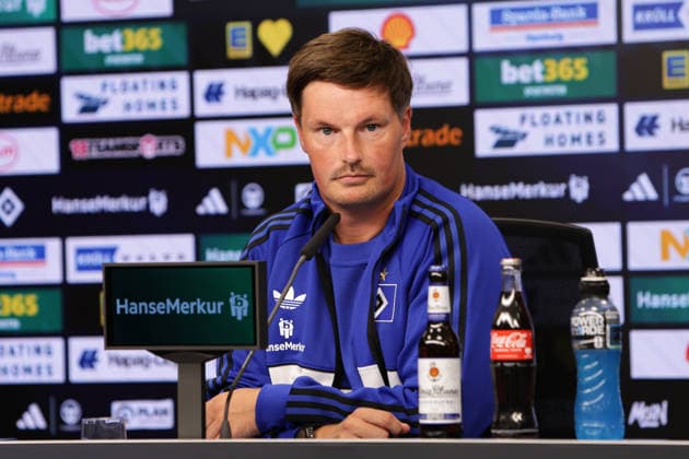 2026.08.27 xfsx Fussball 1. Bundesliga Hamburger Sportverein - Pressekonferenz Trainer Merlin Polzin (Hamburger SV) (DFL regulations prohibit any use of photographs as image sequences and or quasi-video. Hamburg Volksparkstadion Hamburg Deutschland Copyright: xFernandoxSoaresx
