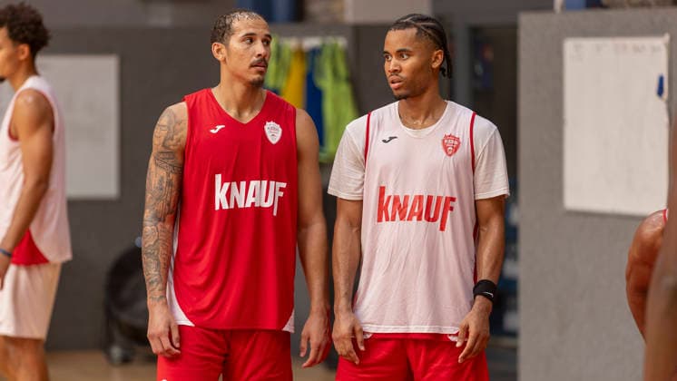 Pictured from left: Max Jones of the Würzburg Baskets, No. 2, and Sam Griffin of the Würzburg Baskets, No. 4, August 27, 2026; media training session for the Fitness First Würzburg Baskets 2026-27, Germany, Würzburg, training center, Copyright: HMBxMedia xJulienxBecker