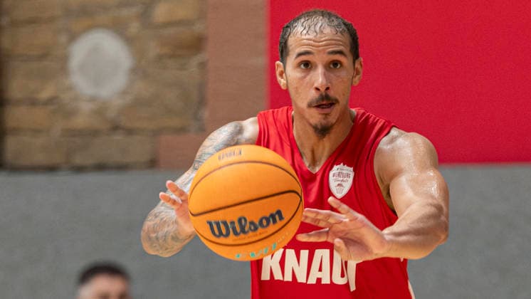 Pictured: Max Jones of the Würzburg Baskets, No. 2 making a pass on August 27, 2026; media training session for the Fitness First Würzburg Baskets 2026, Germany, Würzburg, training center, Copyright: HMBxMedia xJulienxBecker