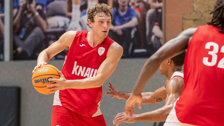 In the photo, from left: Calvin Wishart of the Würzburg Baskets (No. 10) with the ball against Kenny Dye of the Würzburg Baskets (No. 5), August 27, 2026; media training session for the Fitness First Würzburg Baskets 2026-27, Germany, Würzburg, training center, Copyright: HMBxMedia xJulienxBecker